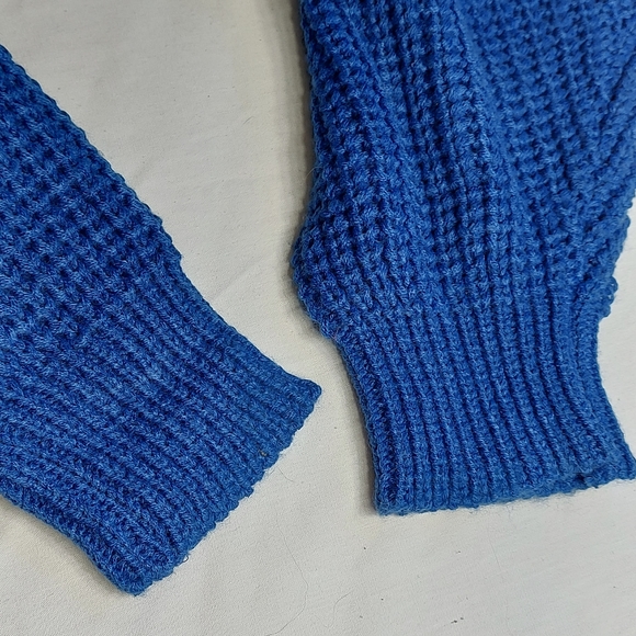 New Logic Blue Crew Neck Knit Sweater with Crest, Large, NWT - Picture 5 of 11